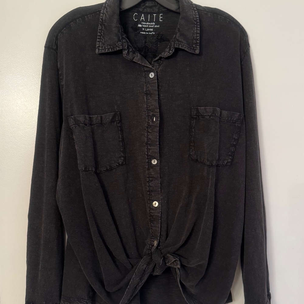 NWOT!! Caite Amala Style XL Black Distressed Long Sleeved Top